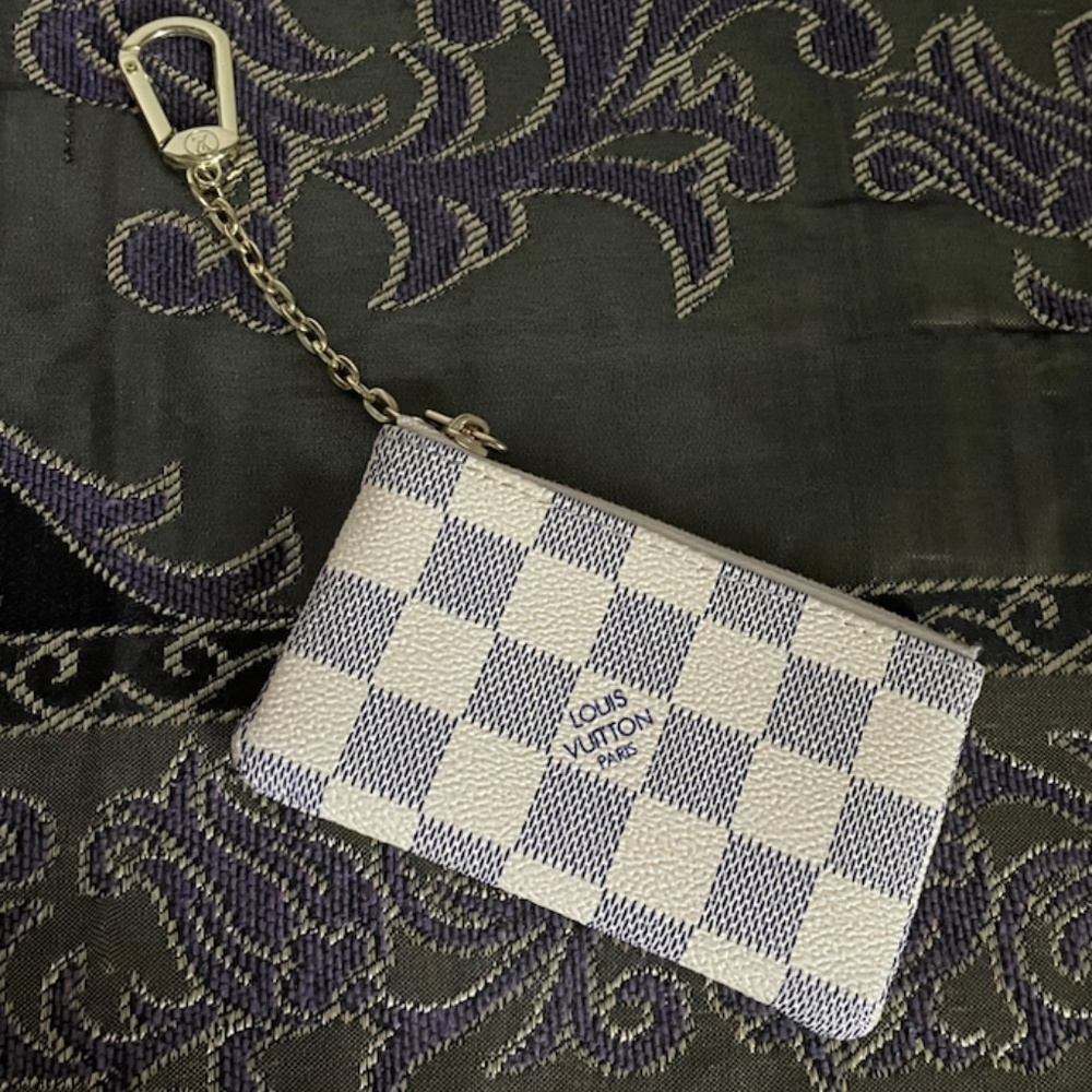 Louis Vitton white card holder